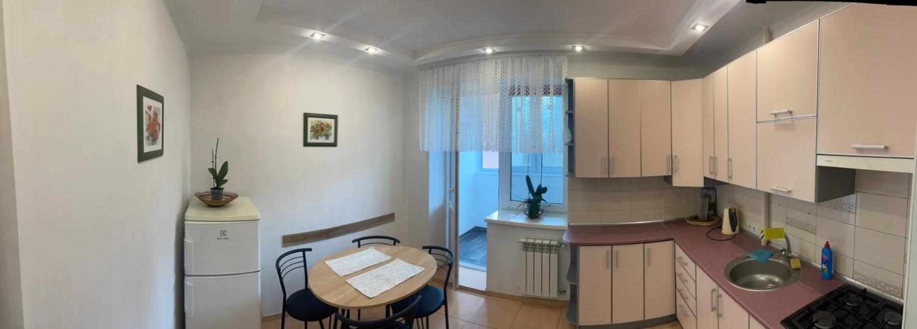 возле автовокзала Apartment Rivne